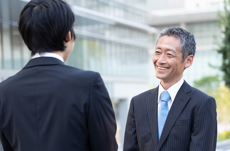 50代の男性が仕事をしているイメージ