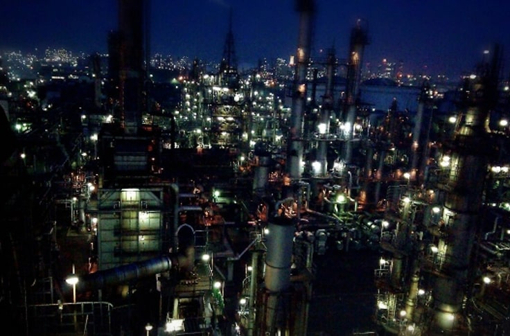 夜の工場のイメージ