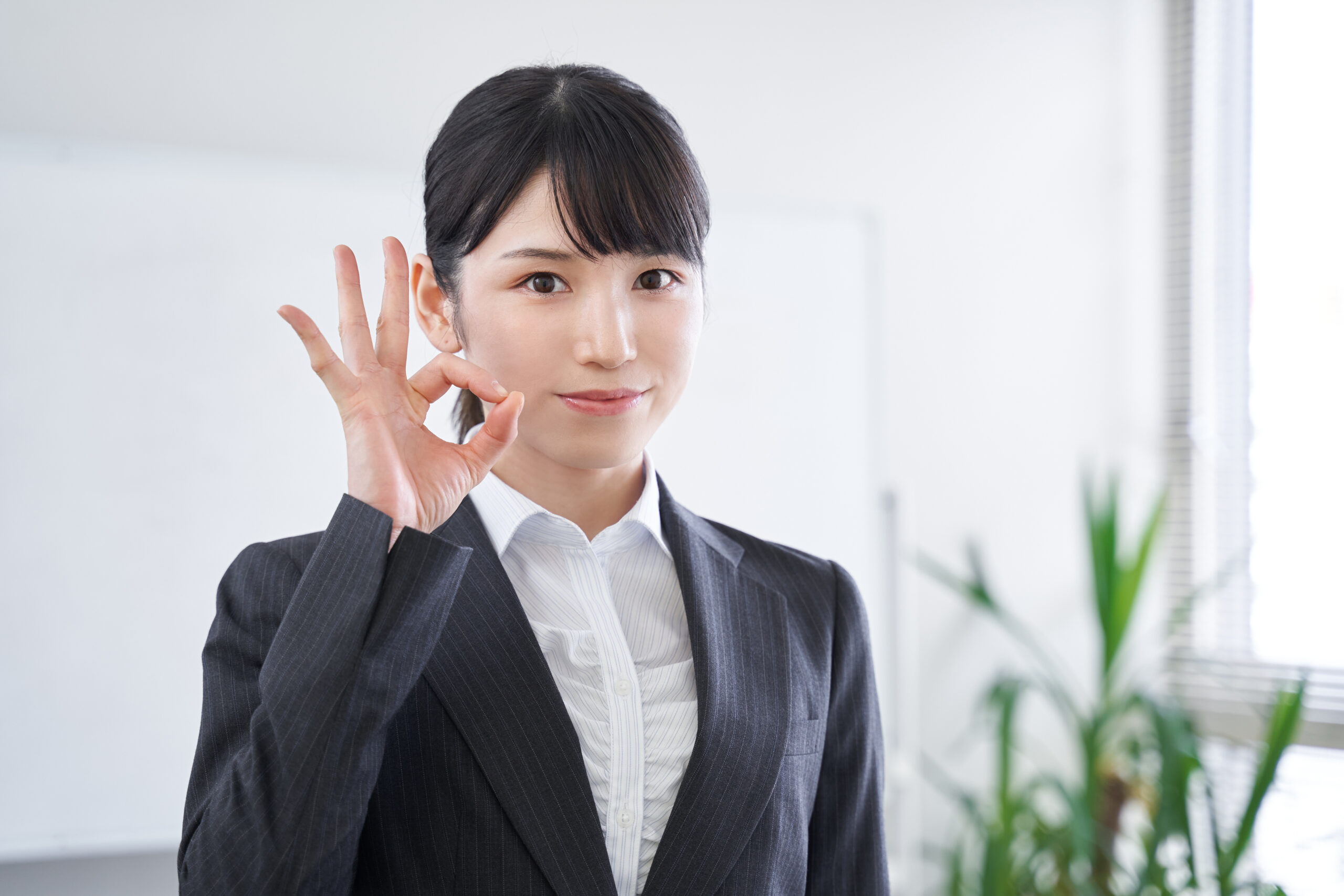 スーツの女性